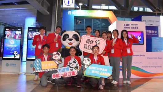 他們還是首次見滑環(huán)電機(jī)到凌晨的大學(xué)校園(圖1) 他們還是首次見滑環(huán)電機(jī)到凌晨的大學(xué)校園