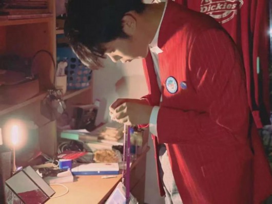 他們還是首次見滑環(huán)電機(jī)到凌晨的大學(xué)校園(圖2) 他們還是首次見滑環(huán)電機(jī)到凌晨的大學(xué)校園