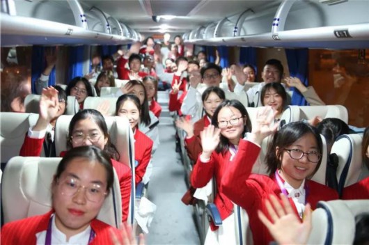 他們還是首次見滑環(huán)電機(jī)到凌晨的大學(xué)校園(圖5) 他們還是首次見滑環(huán)電機(jī)到凌晨的大學(xué)校園