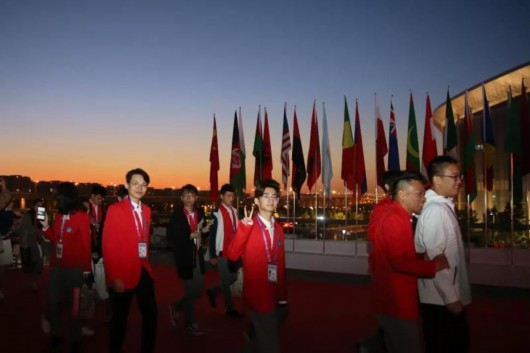 他們還是首次見滑環(huán)電機(jī)到凌晨的大學(xué)校園(圖7) 他們還是首次見滑環(huán)電機(jī)到凌晨的大學(xué)校園