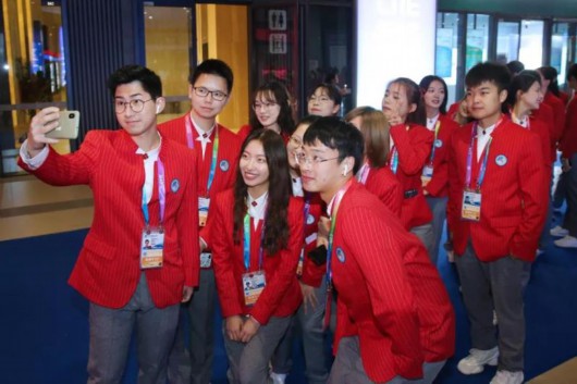 他們還是首次見滑環(huán)電機(jī)到凌晨的大學(xué)校園(圖8) 他們還是首次見滑環(huán)電機(jī)到凌晨的大學(xué)校園